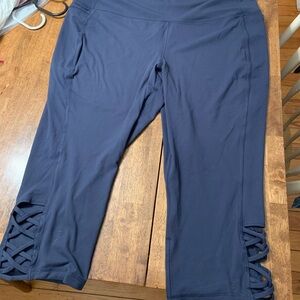 LIVI Navy Blue Cropped Leggings with Lattice Hem NWT (Size 22/24)
